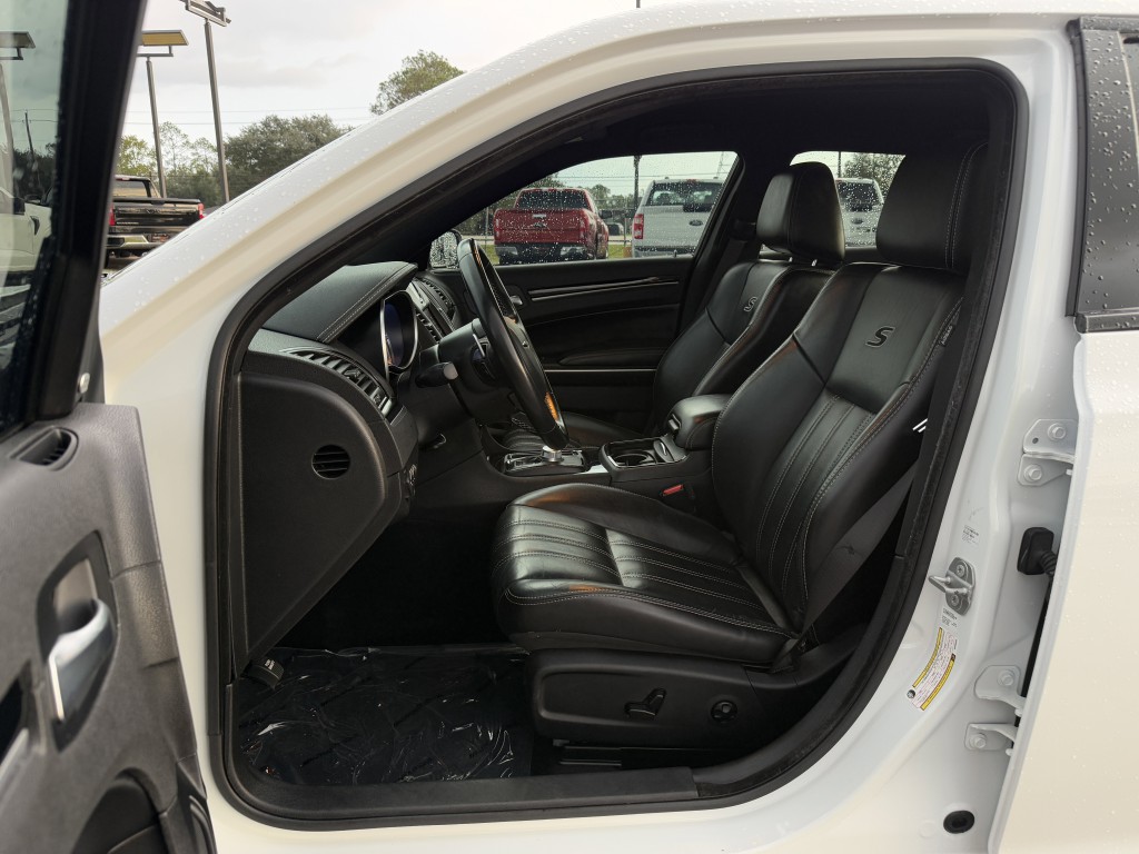 2021 Chrysler 300 Image 26