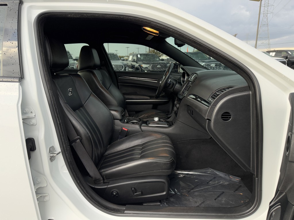 2021 Chrysler 300 Image 27