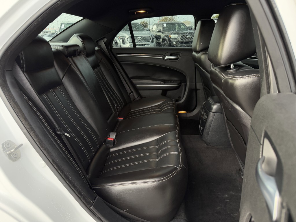 2021 Chrysler 300 Image 28