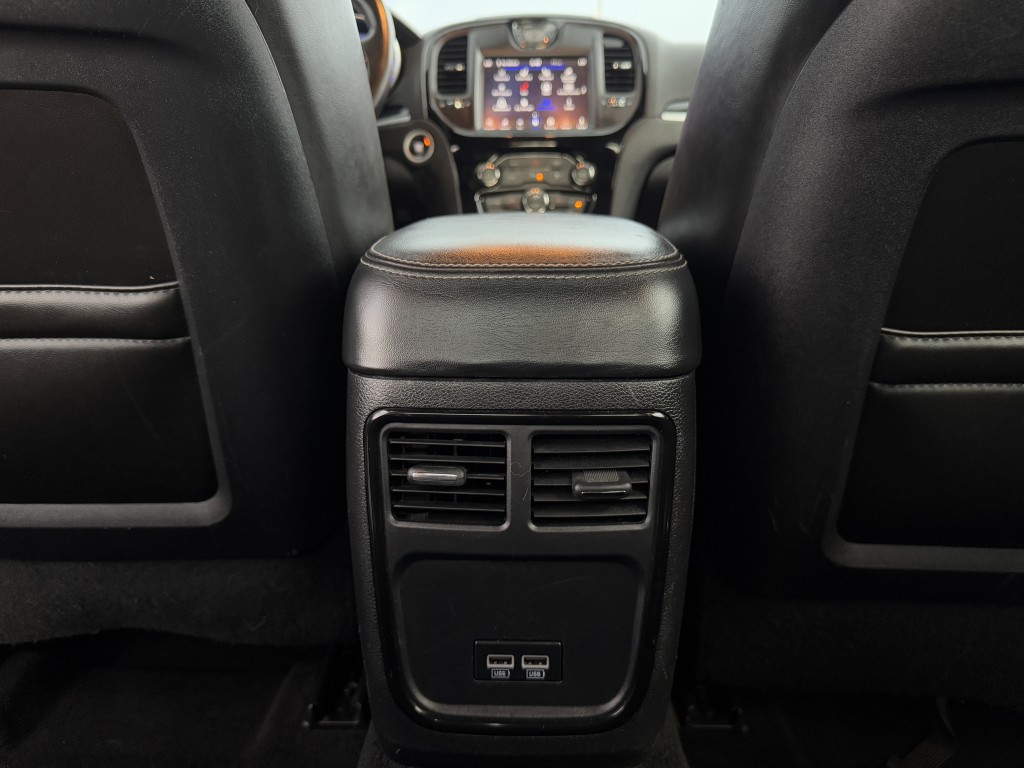 2021 Chrysler 300 Image 30