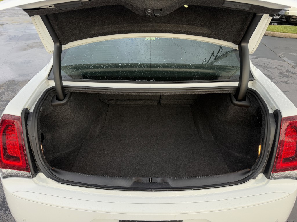 2021 Chrysler 300 Image 31