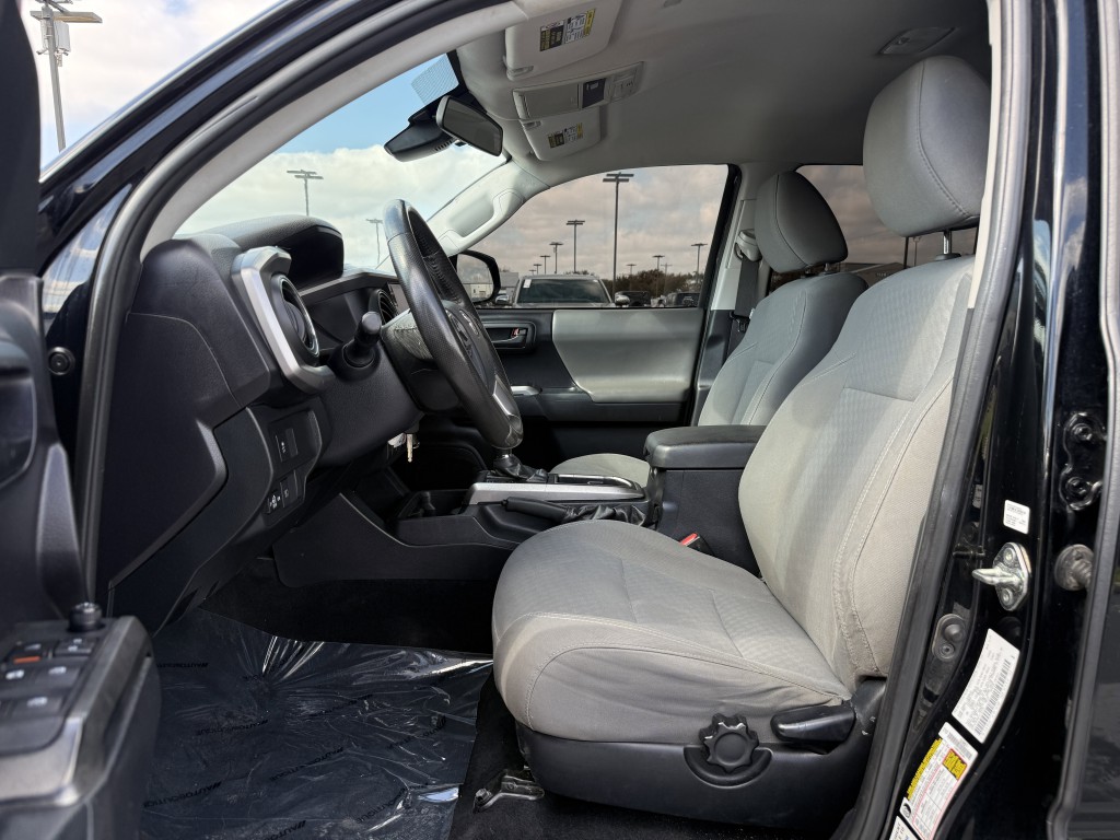 2020 Toyota Tacoma Image 24