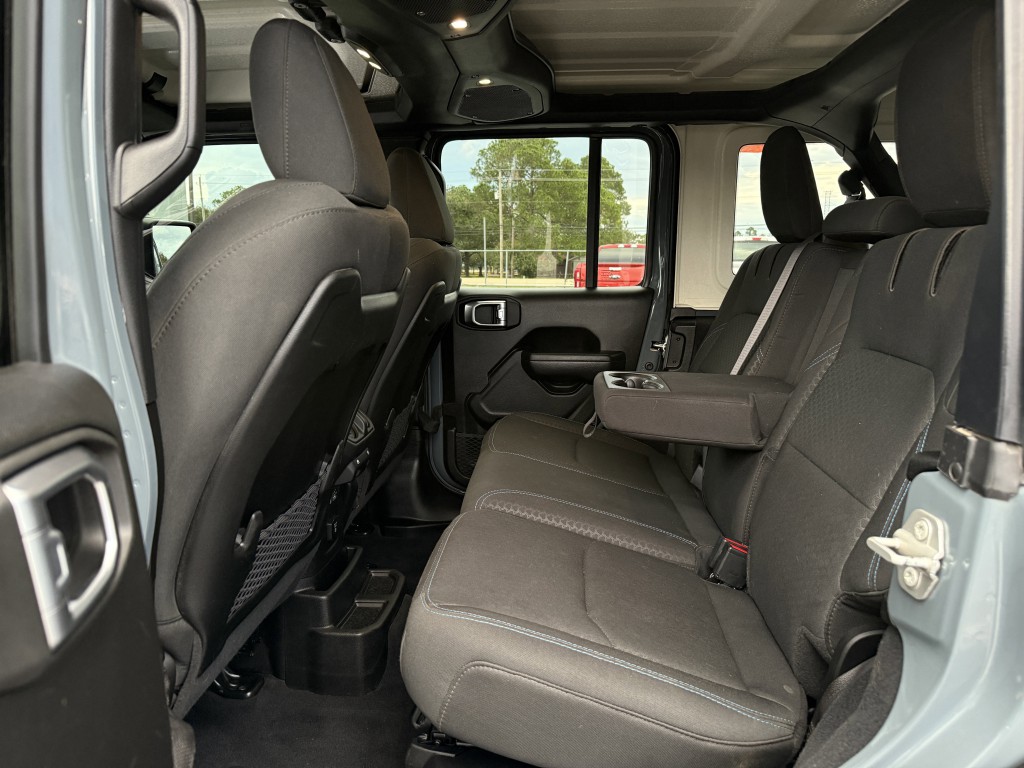 2024 Jeep Wrangler Image 32