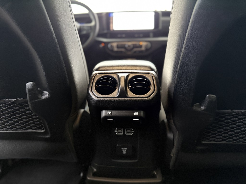 2024 Jeep Wrangler Image 33