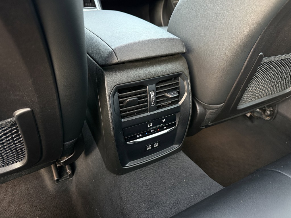 2023 BMW 3 Series Image 38