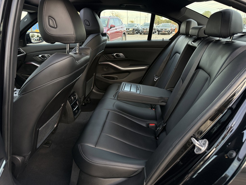 2023 BMW 3 Series Image 39
