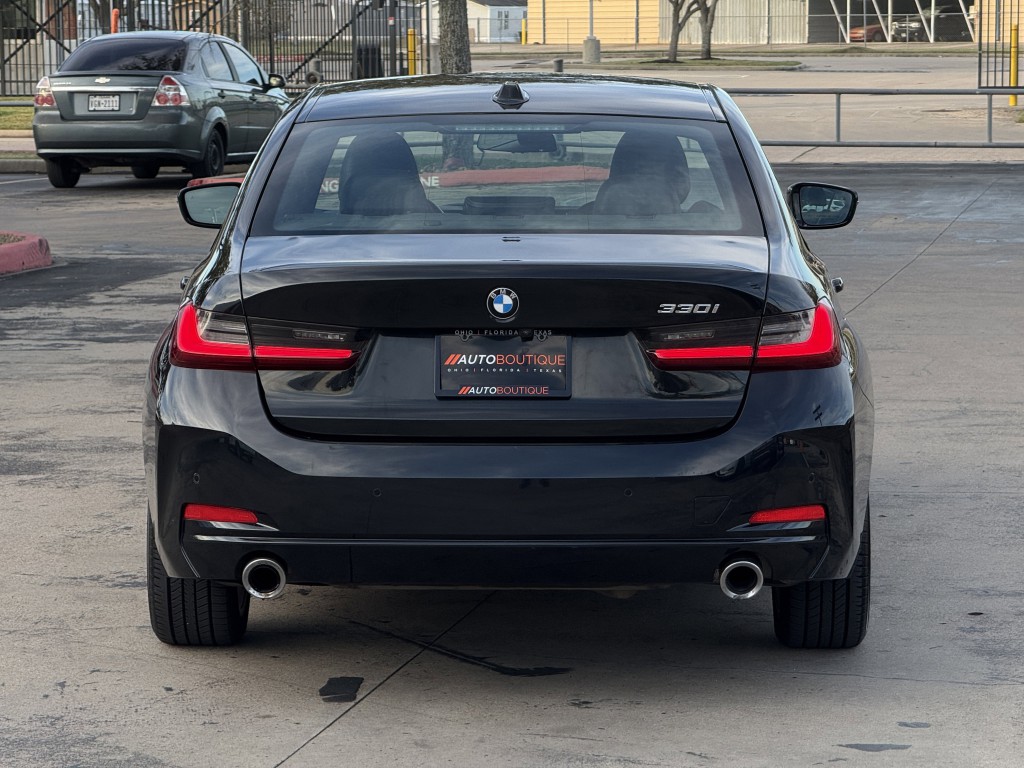 2023 BMW 3 Series Image 8