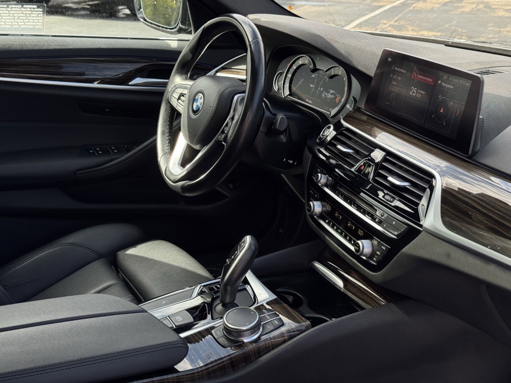 2019 BMW 5 Series Image 14