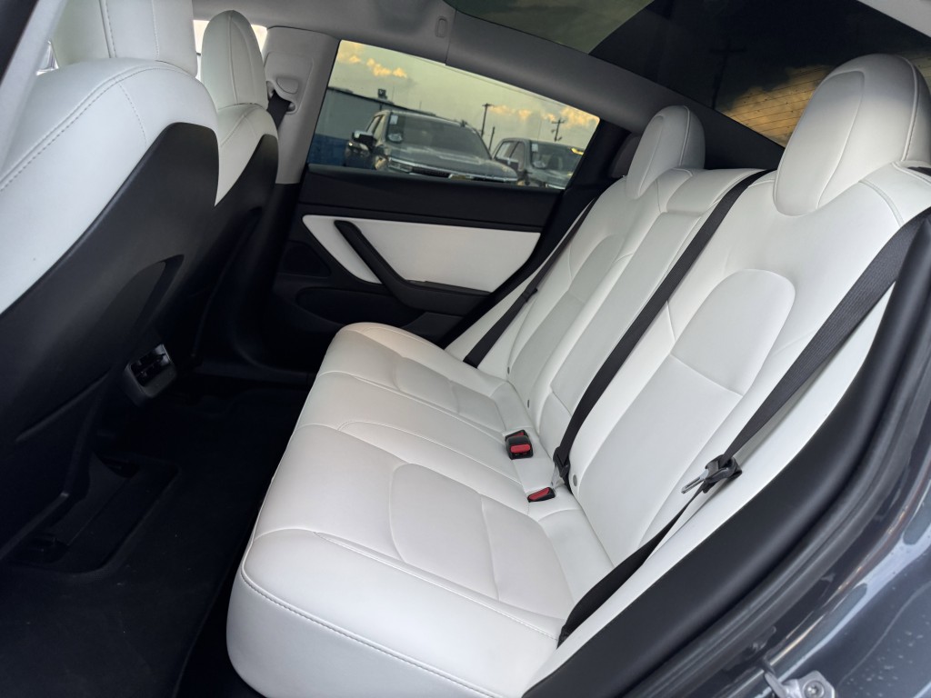 2021 Tesla Model 3 Image 25
