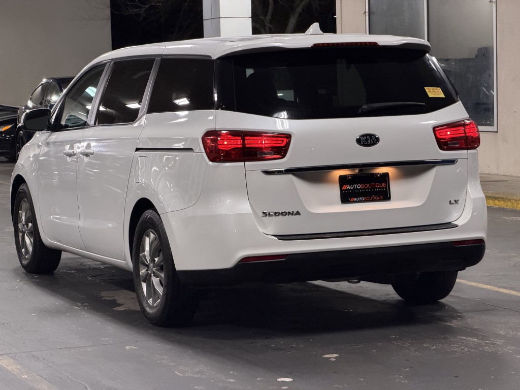 2021 Kia Sedona Image 8