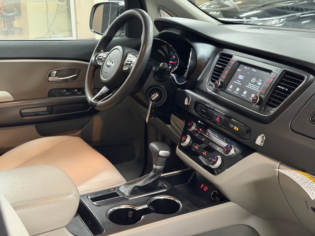 2021 Kia Sedona Image 12