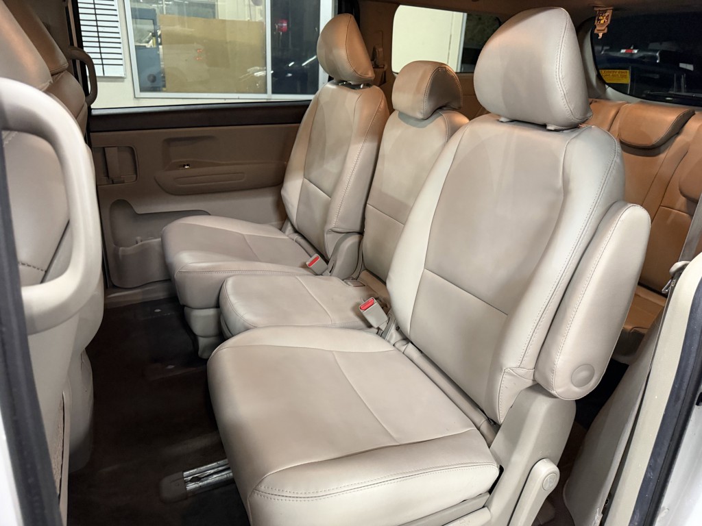 2021 Kia Sedona Image 24