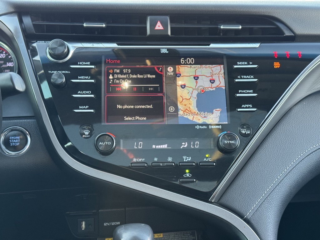 2019 Toyota Camry Image 18