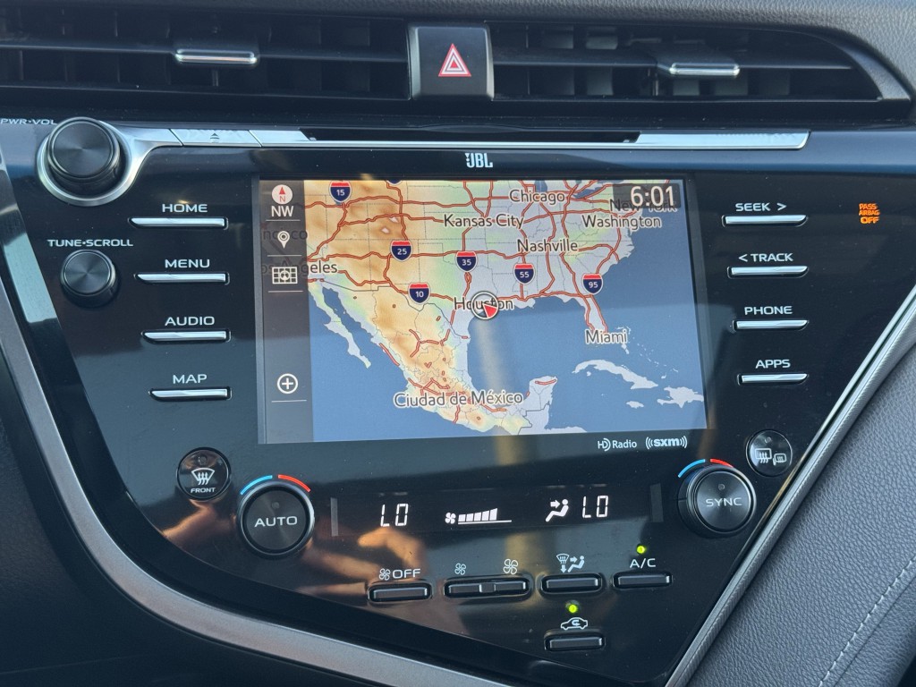 2019 Toyota Camry Image 19