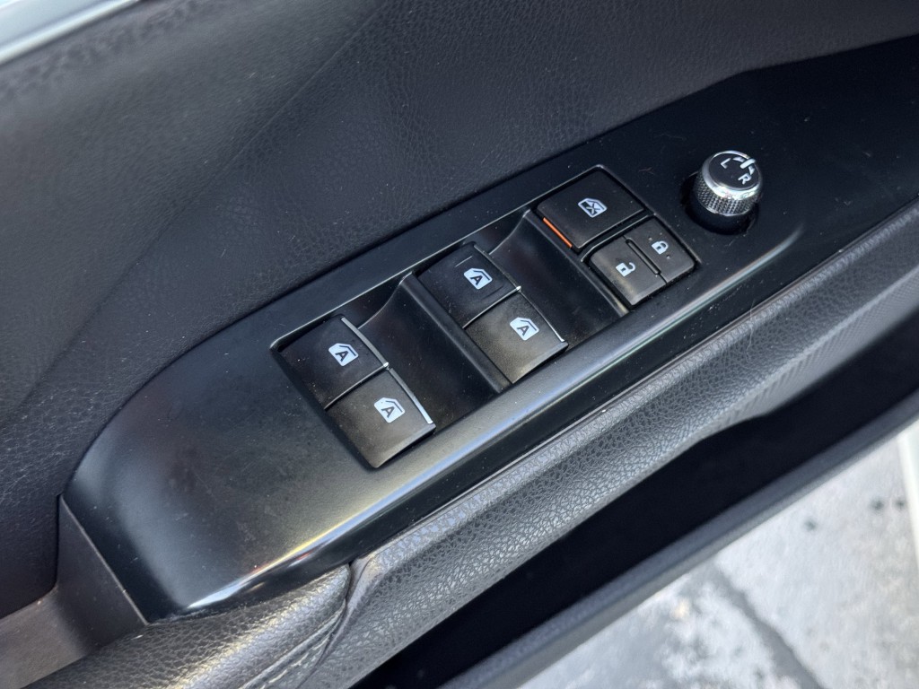 2019 Toyota Camry Image 24