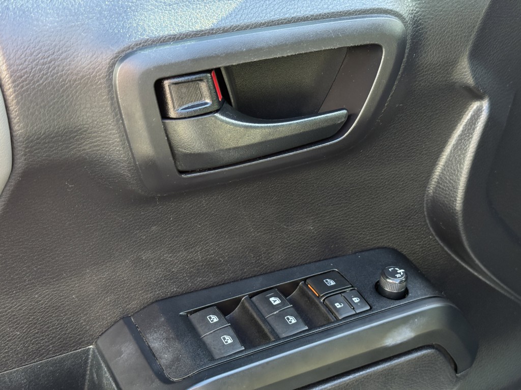 2020 Toyota Tacoma Image 23