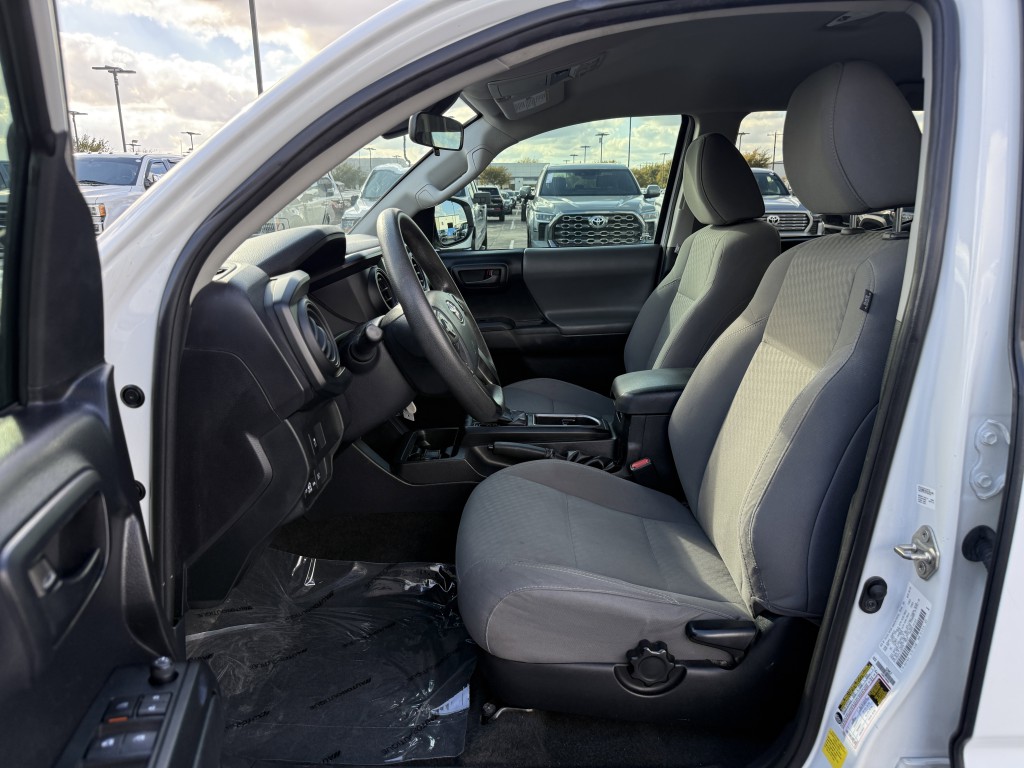 2020 Toyota Tacoma Image 24