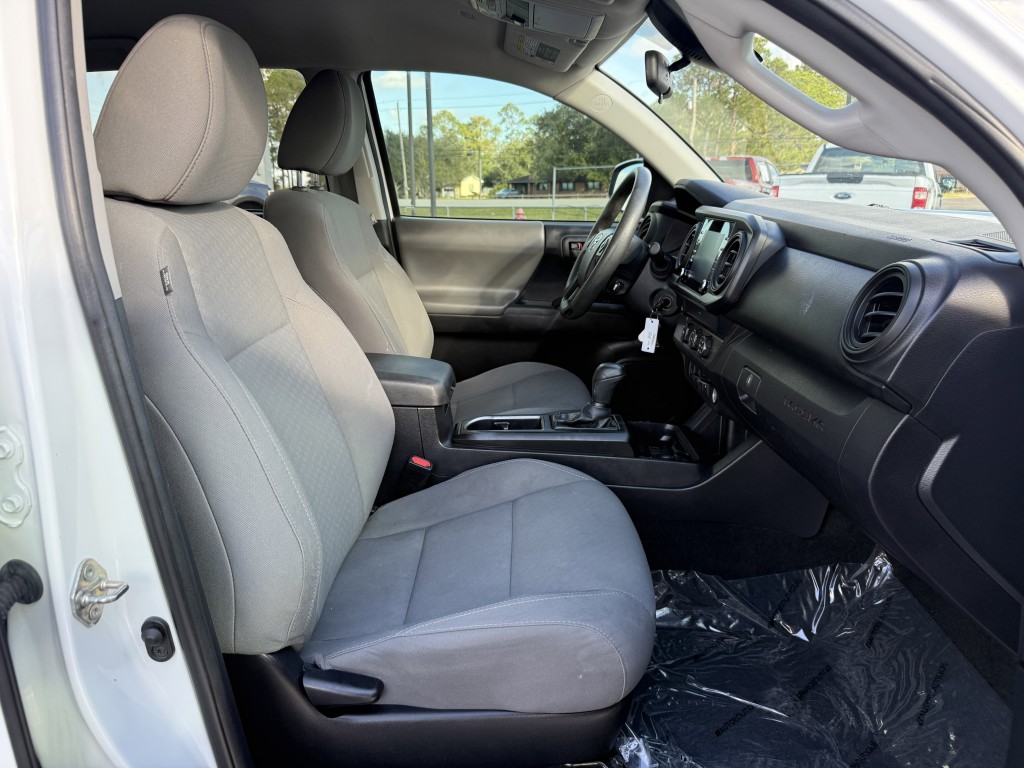 2020 Toyota Tacoma Image 25