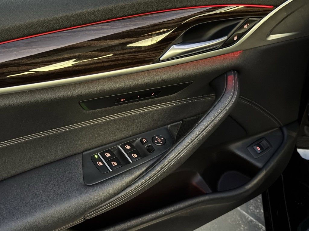 2021 BMW 5 Series Image 24