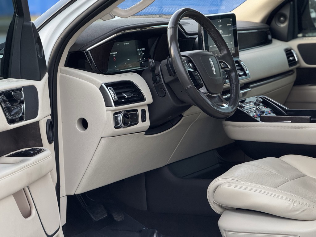 2020 Lincoln Navigator Image 12