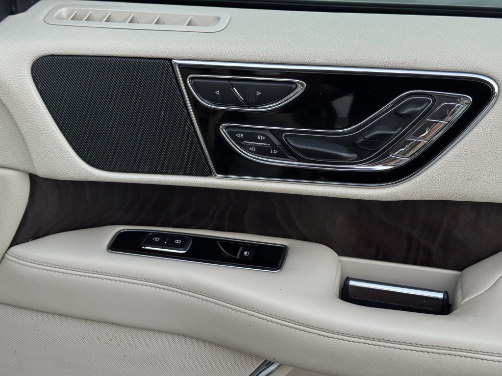 2020 Lincoln Navigator Image 28