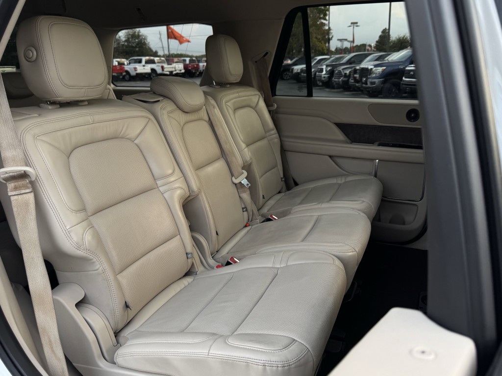 2020 Lincoln Navigator Image 30