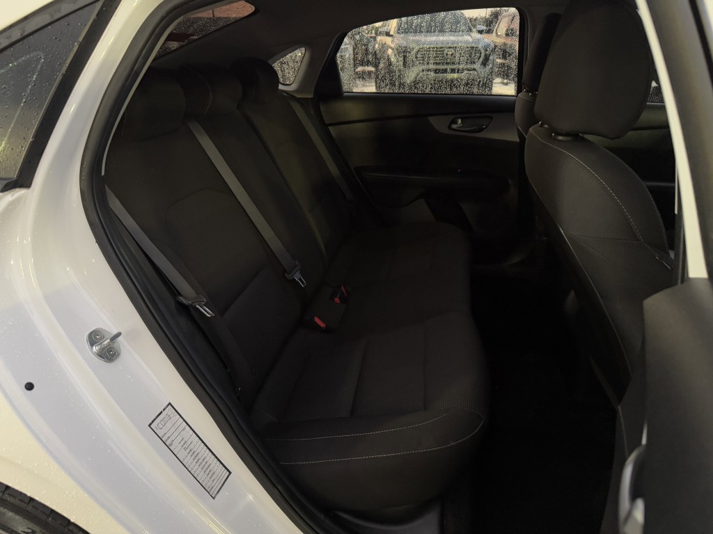 2021 Kia Forte Image 24