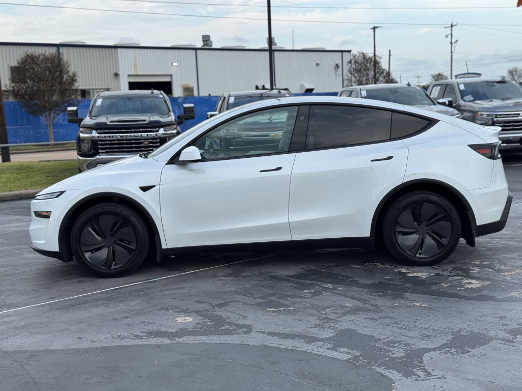 2026 Tesla Model Y Image 12