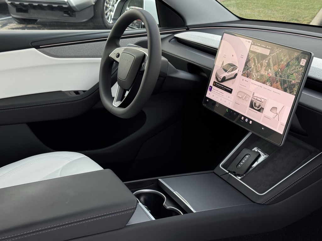 2026 Tesla Model Y Image 14