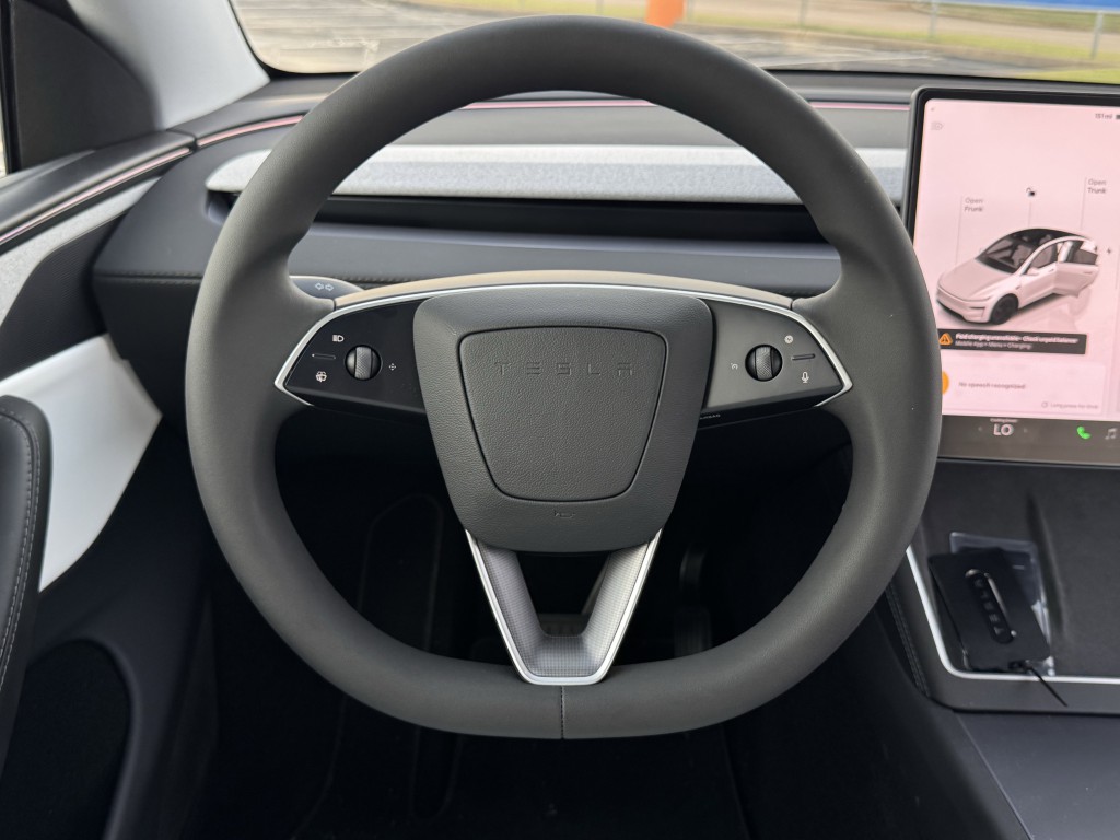 2026 Tesla Model Y Image 16
