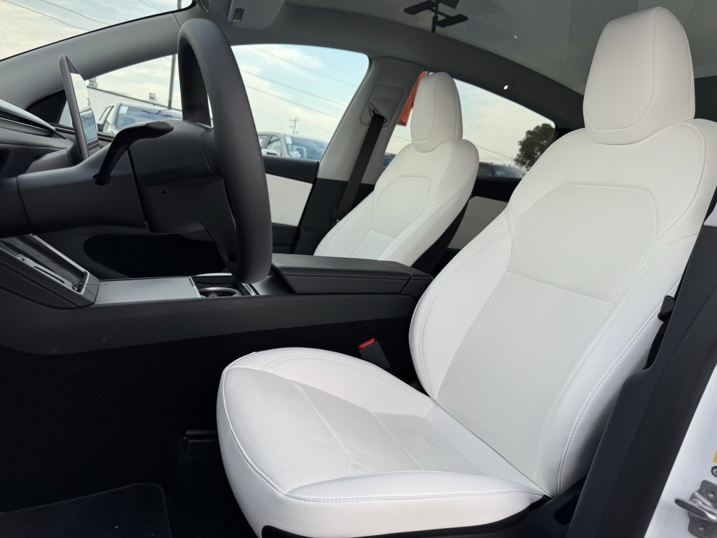 2026 Tesla Model Y Image 23