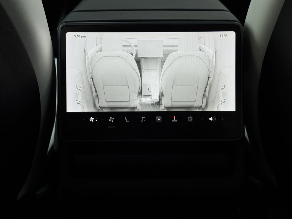 2026 Tesla Model Y Image 27