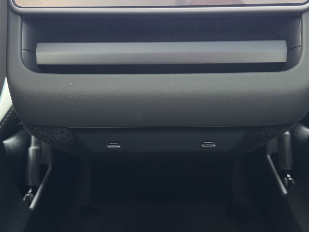 2026 Tesla Model Y Image 30