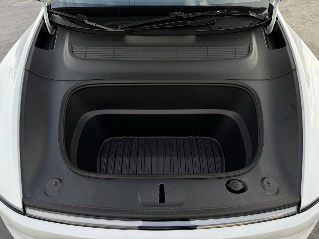 2026 Tesla Model Y Image 31