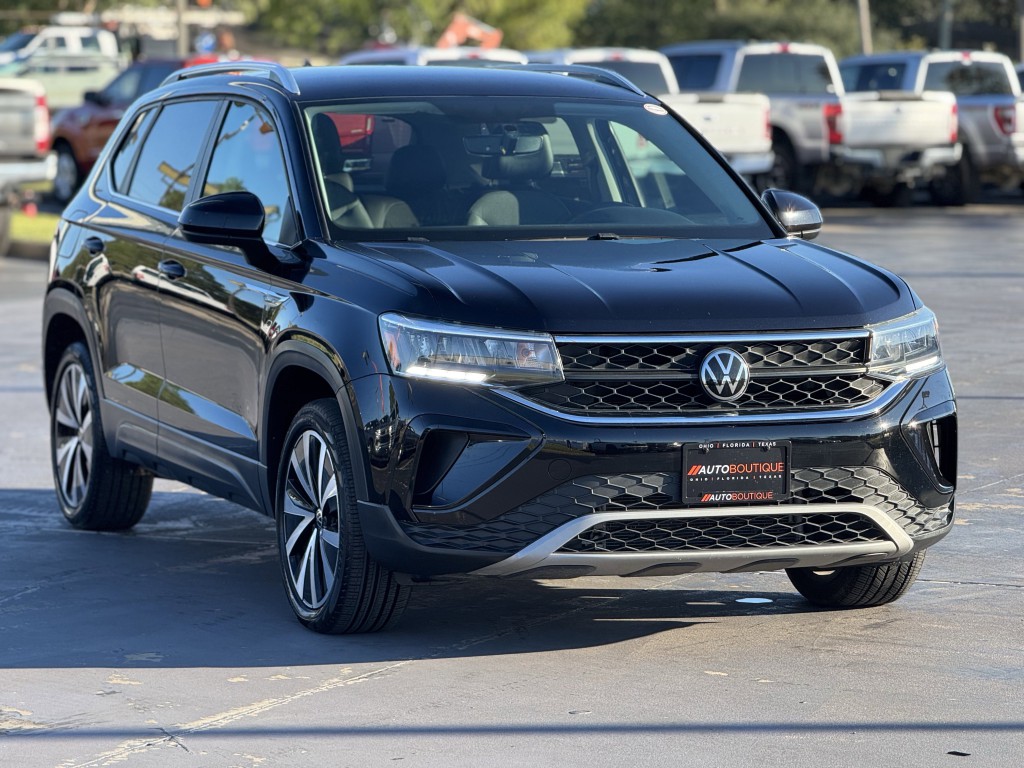 2022 Volkswagen Taos Image 3