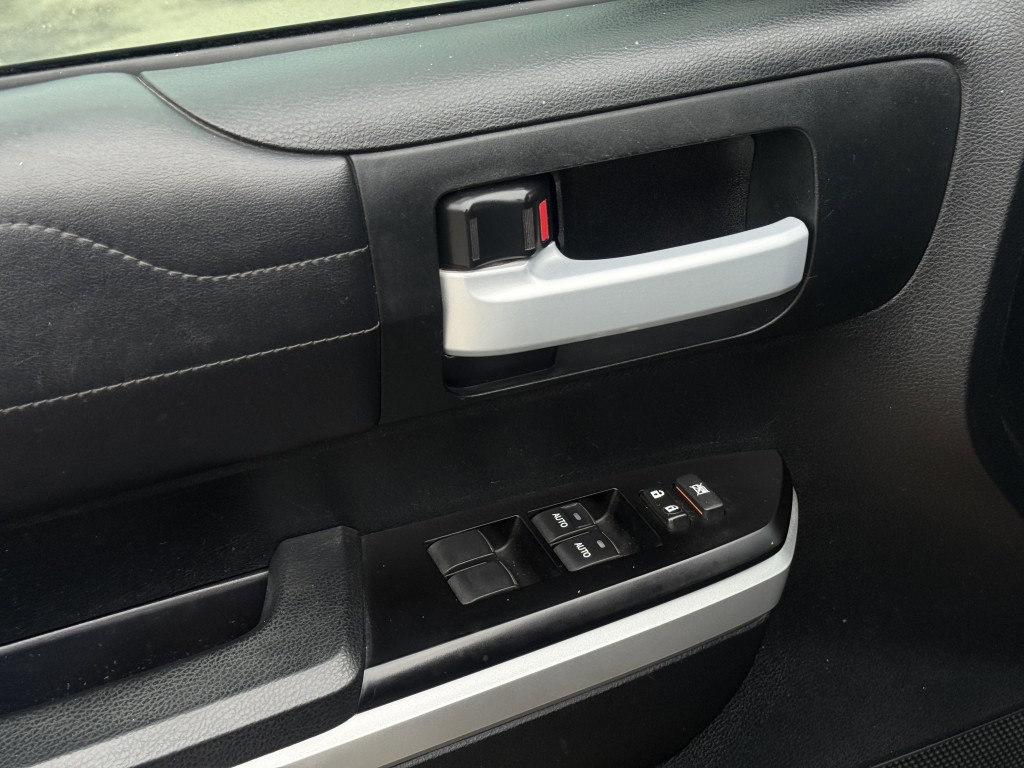 2017 Toyota Tundra Image 24