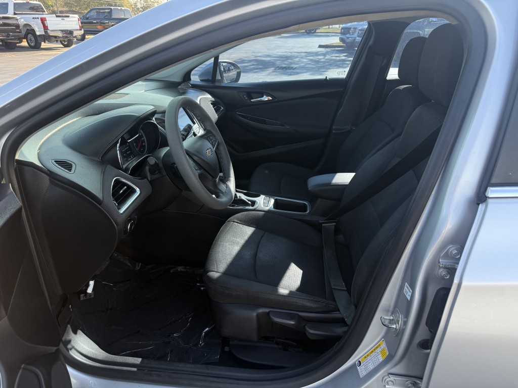 2019 Chevrolet Cruze Image 24