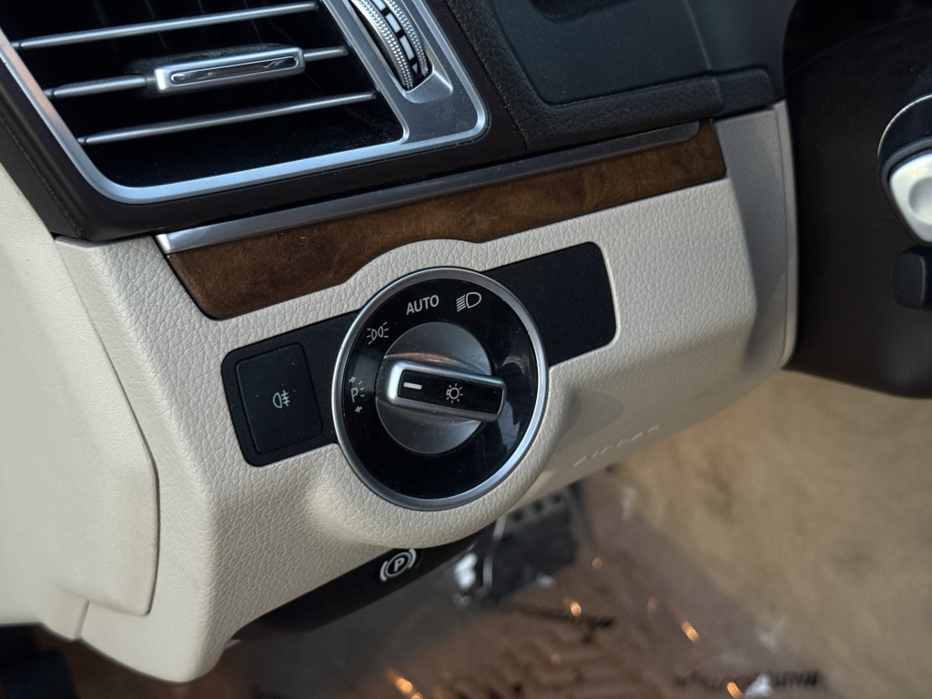 2016 Mercedes-Benz E-Class Image 29