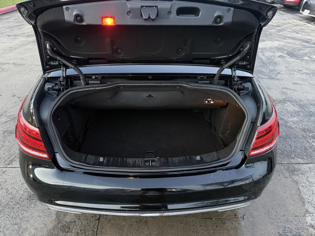 2016 Mercedes-Benz E-Class Image 35