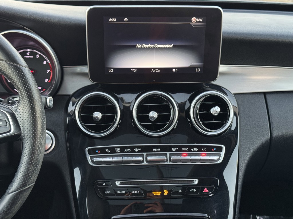 2015 Mercedes-Benz C-Class Image 17