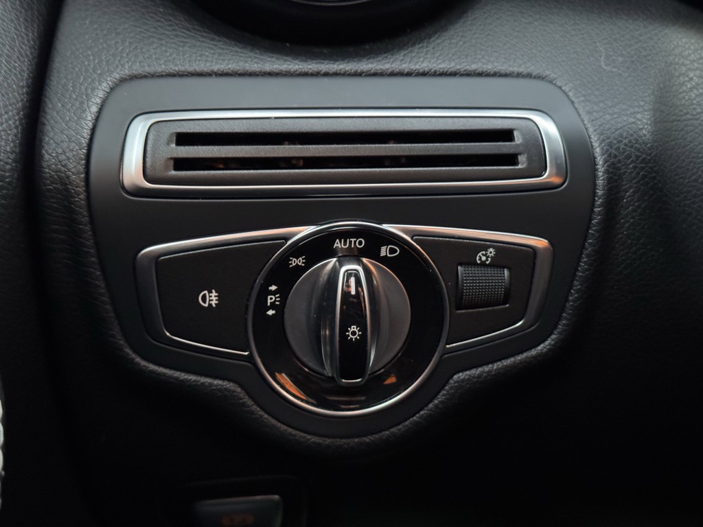 2015 Mercedes-Benz C-Class Image 21