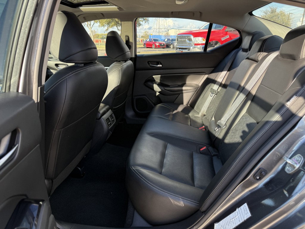 2023 Nissan Altima Image 32