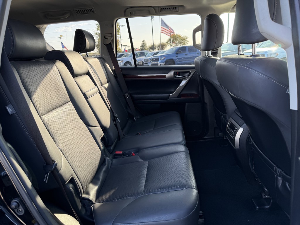 2019 Lexus GX Image 25