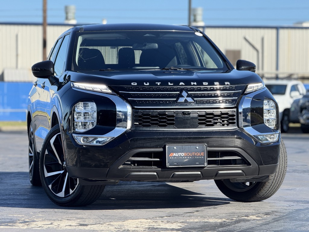 2022 Mitsubishi Outlander Image 3