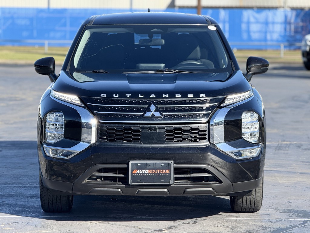 2022 Mitsubishi Outlander Image 6