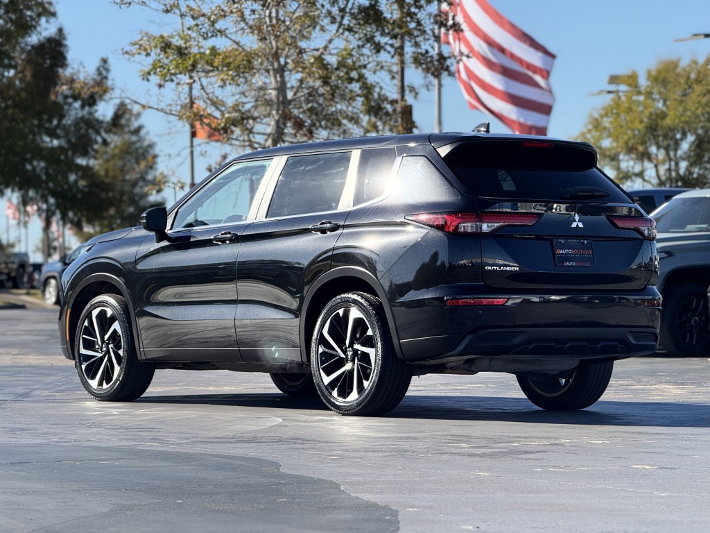 2022 Mitsubishi Outlander Image 8