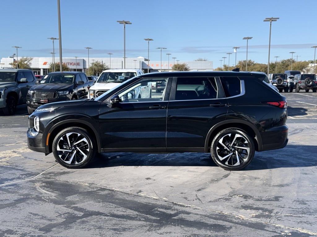 2022 Mitsubishi Outlander Image 10