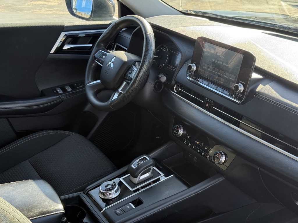 2022 Mitsubishi Outlander Image 14