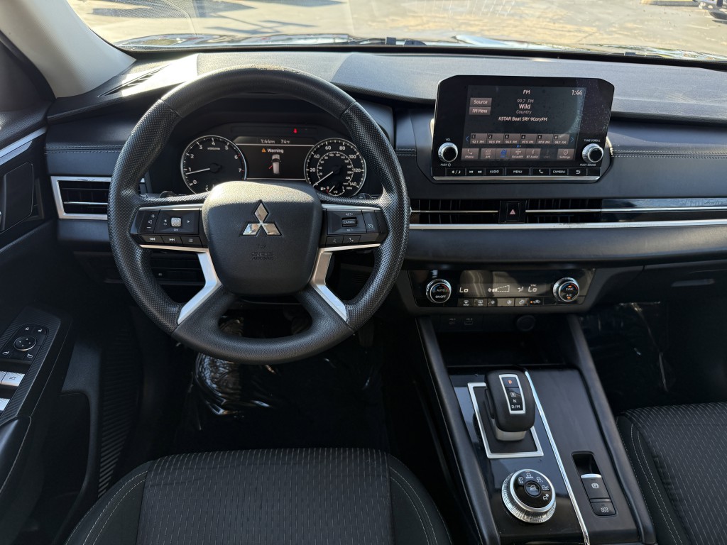 2022 Mitsubishi Outlander Image 15