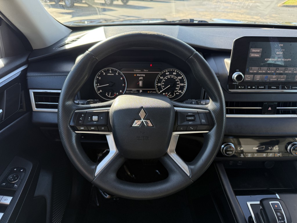 2022 Mitsubishi Outlander Image 16